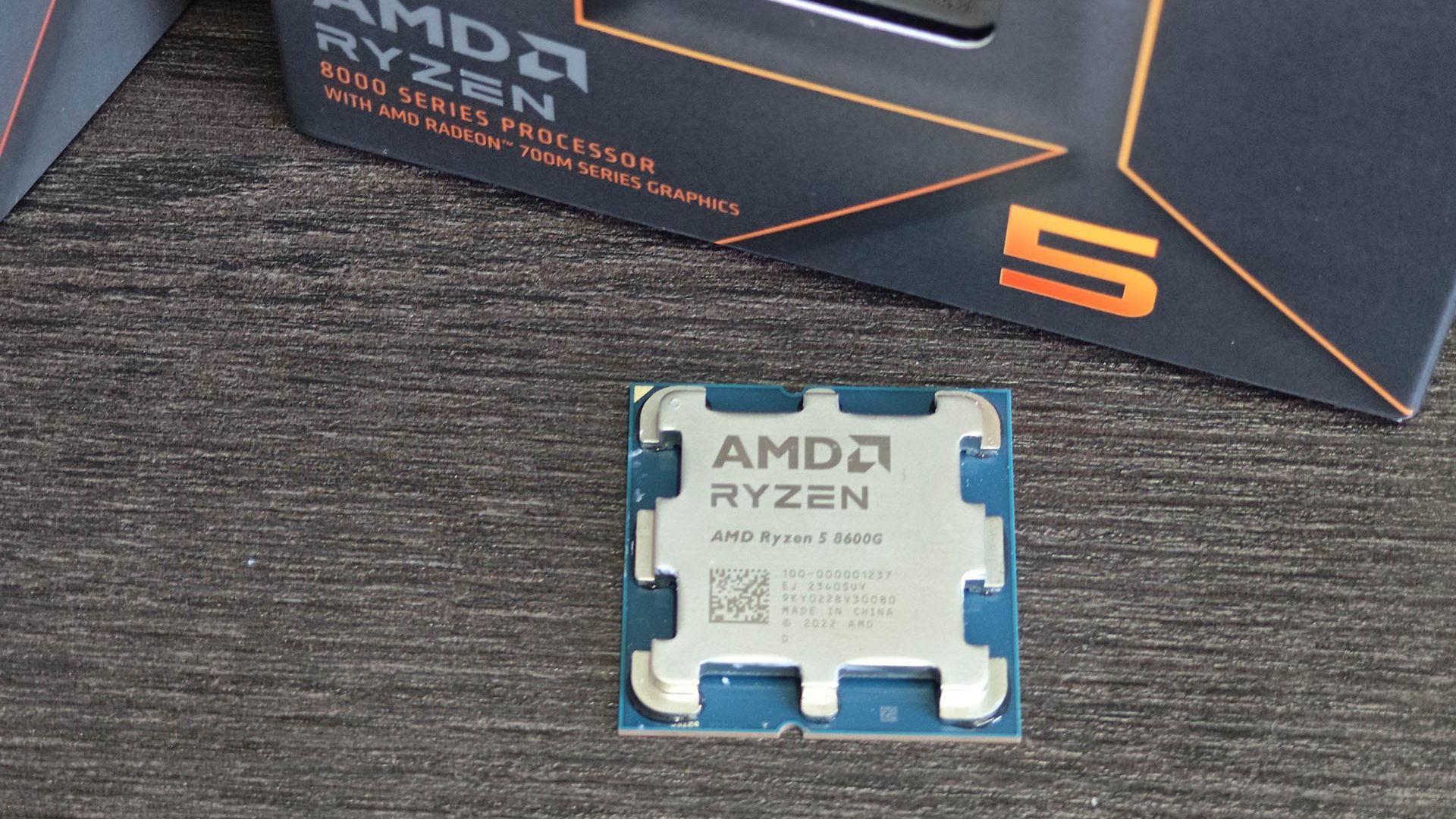 AMD Ryzen 5 8600G AMD Ryzen 5 8600G